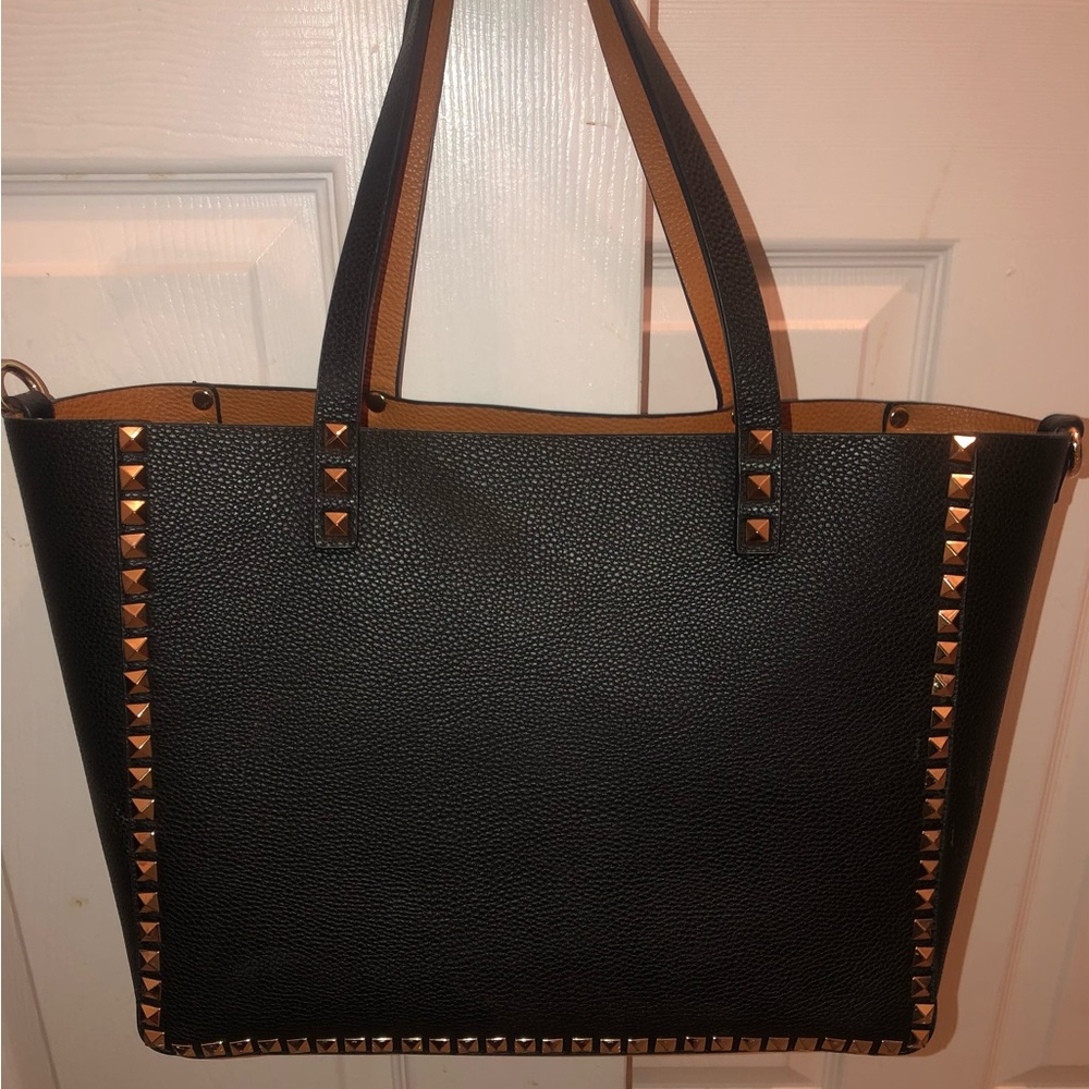 Black faux leather handbag w/gold studs